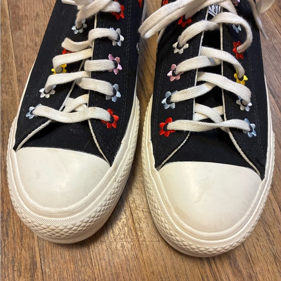 NWOT Converse Black Canvas Platform Low-Top Sneakers with  Embroidered Flowers - Picture 6 of 13